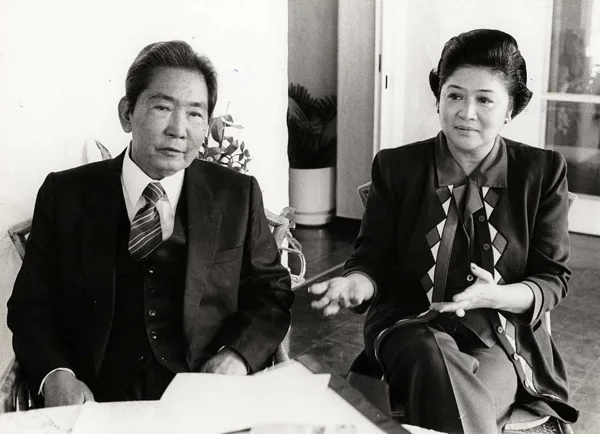 THE FALL OF PHILIPPINE'S MARCOS IN 1986,THE 3- DAY REVOLUTION AGAINST DICTATOR FERDINAND MARCOS.