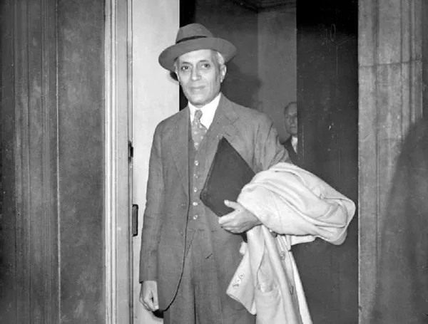 JAWAHARLAL NEHRU (1889-1964) INDIA'S THE FIRST PRIME MINISTER AND MAHATMA GANDHI'S TRUSTED