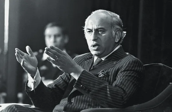 THE EXECUTION OF PAKISTAN'S PRIME MINISTER ALI BHUTTO ( FATHER OF PAKISTAN'S THE FIRST FEMALE PRIME MINISTER BENAZIR BHUTTO).ZULFIKAR ALI BHUTTO WAS HANGED BY OPPOSITION THE MILITARY DICTATOR GENERAL GIA UL HAQ IN 1979.