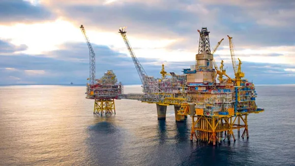 VENEZUELA'S ECONOMIC CRISIS IS DEEP,COMPLEX AND COMPARABLE.NICOLAS MADURO'S SOCIALIST GOVERNMENT HAS LED OIL RICH VENEZUELA INTO ITS WORST ECONOMIC CRISIS IN MODERN HISTORY.