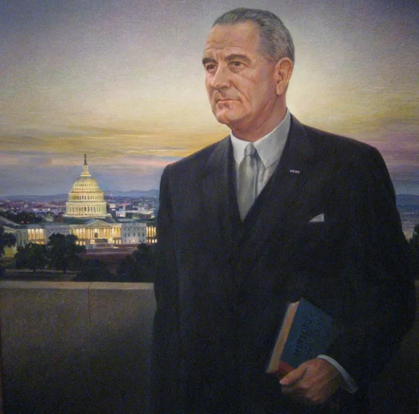 LYNDON JOHNSON TAKES OATH OF OFFICE BOARDS AIR FORCE ONE AFTER PRESIDENT KENNEDY ASSASSINATION IN 1963.