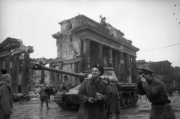 THE END OF SOVIET EXPANSION IN EASTERN EUROPE (1945-1993) AND EASTERN BLOC WAS THE GROUP OF SOCIALIST STATES IN CENTRAL AND EASTERN EUROPE. AND COLLAPSE OF THE SOVIET UNION (1989-1991)